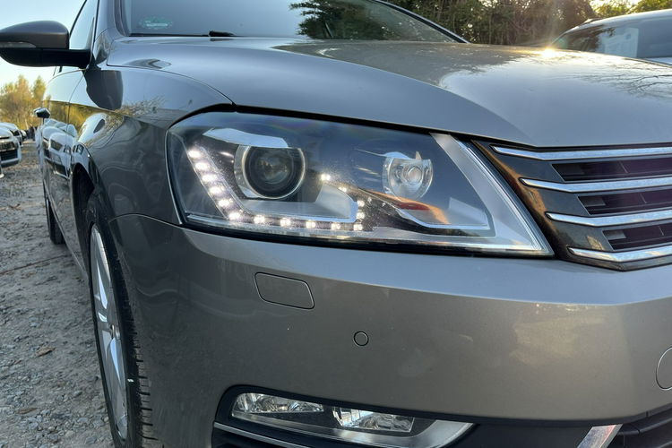 Volkswagen Passat 2.0 1WŁ LED BiXenon Climatronic Bezwypadkowy Alu Stan B.db zdjęcie 8