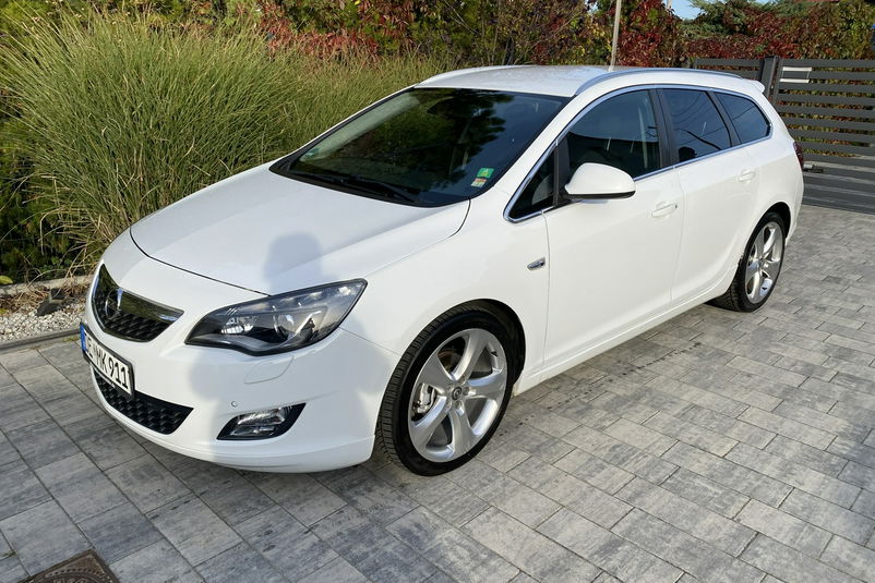 samochód osobowy Opel zdjęcie 1