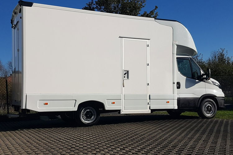 Iveco Daily KONTENER NISKOPODŁOGOWY 4.43x2.23x2.42 SKLEP FOODTRUCK KAMPER KLIMA zdjęcie 33