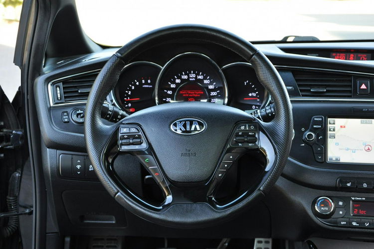 Kia Cee'd GT-Line Ledy Bixenon Panorama Navi Kamera Parkr. z Niemiec zdjęcie 24
