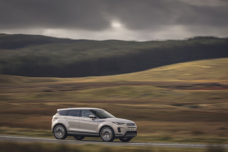 LAND ROVER Evoque 2.0 D165 mHEV SE aut zdjęcie 1