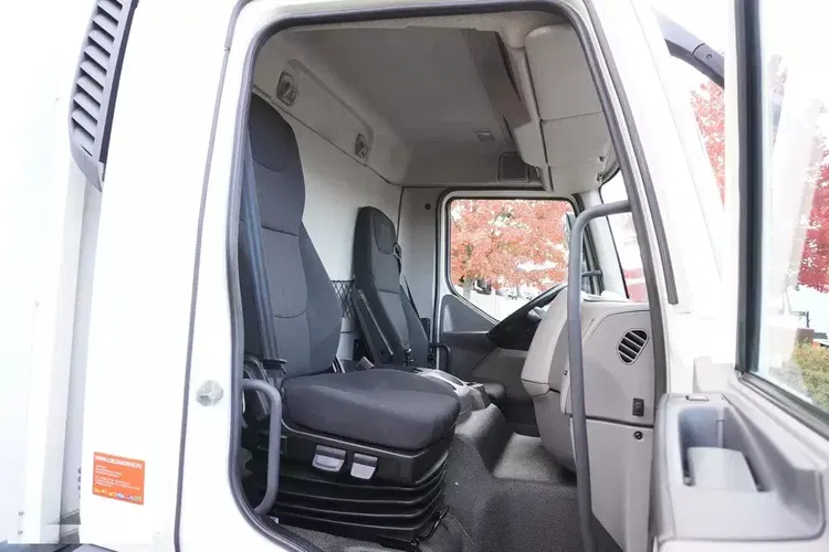 DAF LF 320 E6 / Chłodnia Lamberet 22 palety / Winda 2t / Ładowność 9t zdjęcie 17