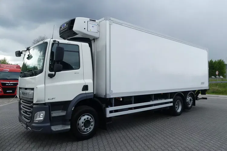 DAF CF 370 / 6x2 / CHŁODNIA 8.25 + WINDA / EURO 6 / 20 PALET / zdjęcie 2