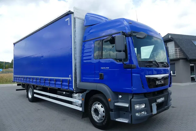 TGM 15.250 / FIRANKA 8.30 m / EURO 6 / MANUAL / zdjęcie 9