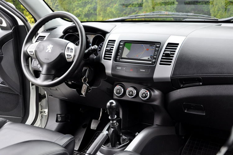 Peugeot 4007 Lift Platinium bi-xenon 4X4 Navi 7 foteli Kamera Skóry Alu 18 zdjęcie 21