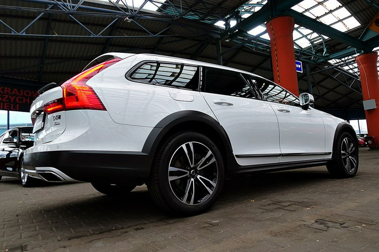 Volvo V90 Cross Country HARMAN/kardon MASAŻE 3Lata GWAR I-wł Kraj Bezwypad D5 235KM 4x4 FV23% zdjęcie 3