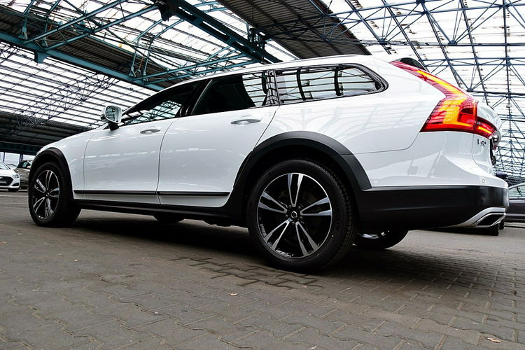Volvo V90 Cross Country HARMAN/kardon MASAŻE 3Lata GWAR I-wł Kraj Bezwypad D5 235KM 4x4 FV23% zdjęcie 4