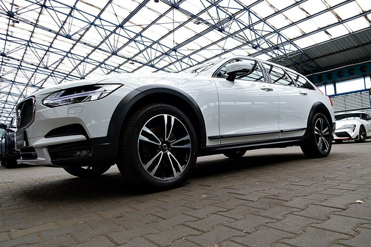 Volvo V90 Cross Country HARMAN/kardon MASAŻE 3Lata GWAR I-wł Kraj Bezwypad D5 235KM 4x4 FV23% zdjęcie 73