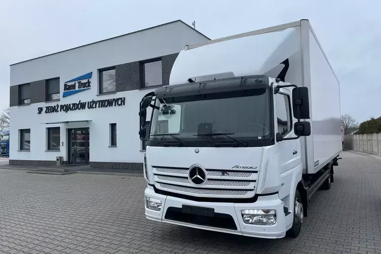 Mercedes ATEGO 818, IZOTERMA OGRZEWANA zdjęcie 2