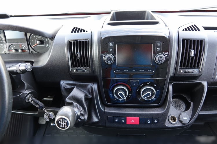 Fiat DUCATO / WYWROTKA DŁUGOŚĆ: 3.2 m / 12.2020 / 50 TYS.KM. / KLIMA / MANUAL / 3 OSOBOWY / SPROWADZONY / PO KONTRAKCIE SERWISOWYM / zdjęcie 48