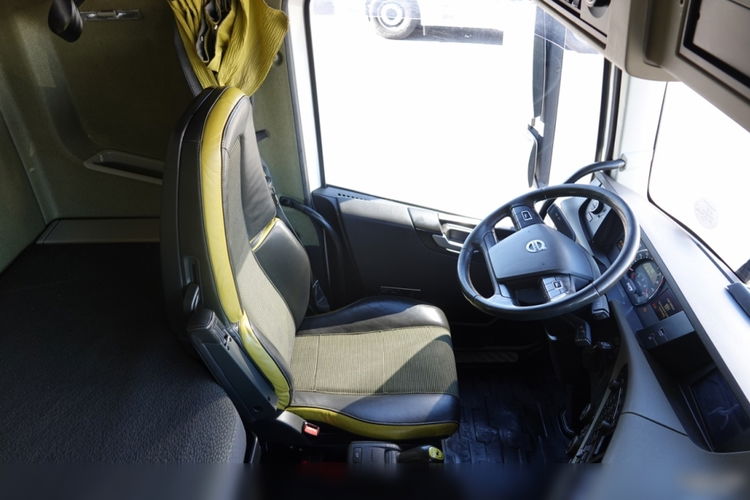 Volvo FH16 / 650 / 6x4 / HYDRAULIKA / KLIMA POSTOJOWA / 3 OSIOWY CIĄGNIK SIODŁOWY / SPROWADZONY / PO KONTRAKCIE SERWISOWYM  zdjęcie 28