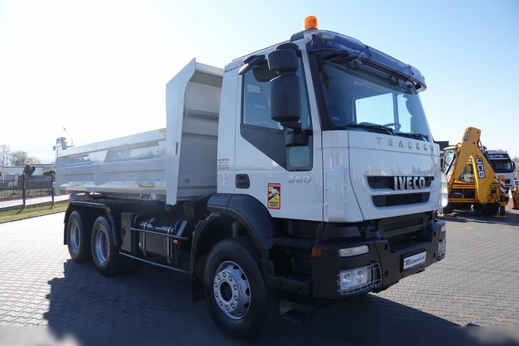 Iveco TRAKKER 360 / 6x4 / WYWROTKA / HYDROBURTA / BORDMATIC / MANUAL / SPROWADZONY zdjęcie 25