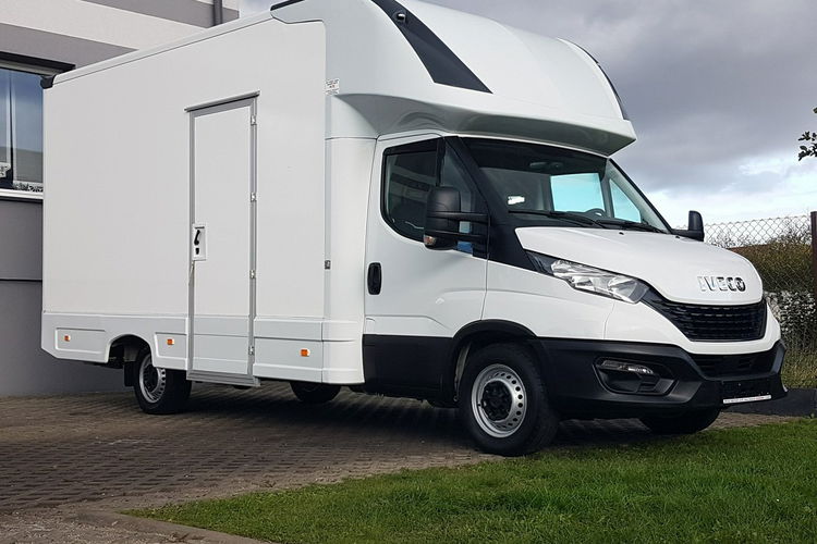 Iveco Daily KONTENER NISKOPODŁOGOWY 4.43x2.23x2.42 SKLEP FOODTRUCK KAMPER KLIMA zdjęcie 30