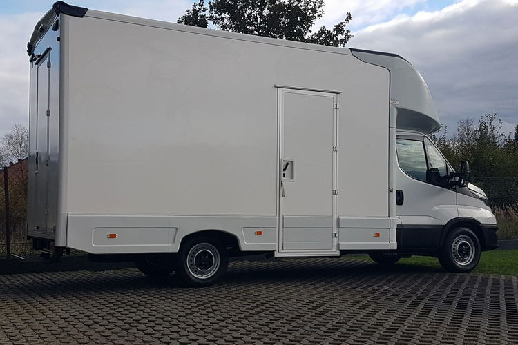 Iveco Daily KONTENER NISKOPODŁOGOWY 4.43x2.23x2.42 SKLEP FOODTRUCK KAMPER KLIMA zdjęcie 34