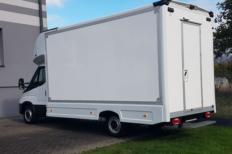 Iveco Daily KONTENER NISKOPODŁOGOWY 4.43x2.23x2.42 SKLEP FOODTRUCK KAMPER KLIMA zdjęcie 4