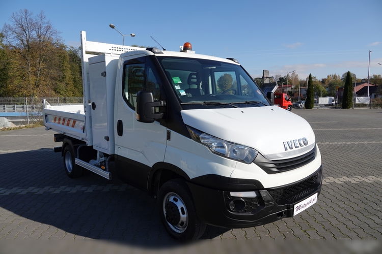 Iveco DAILY 35-140 / WYWROTKA / + HDS / 2017 ROK / MANUAL / 3 OSOBOWY / SPROWADZONY / PO KONTRAKCIE SERWISOWYM zdjęcie 21