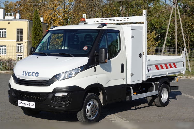 Iveco DAILY 35-140 / WYWROTKA / + HDS / 2017 ROK / MANUAL / 3 OSOBOWY / SPROWADZONY / PO KONTRAKCIE SERWISOWYM zdjęcie 24