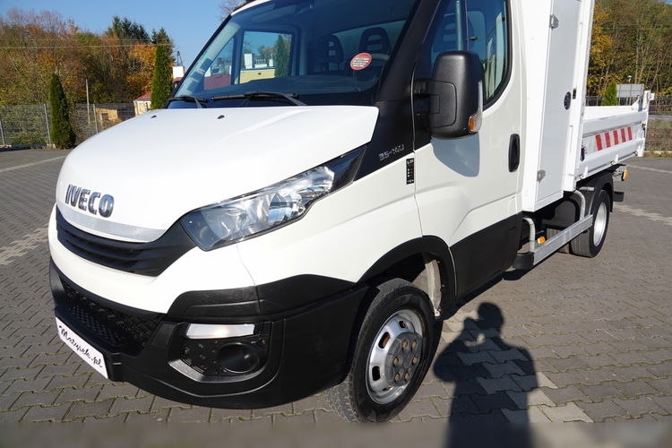 Iveco DAILY 35-140 / WYWROTKA / + HDS / 2017 ROK / MANUAL / 3 OSOBOWY / SPROWADZONY / PO KONTRAKCIE SERWISOWYM zdjęcie 32