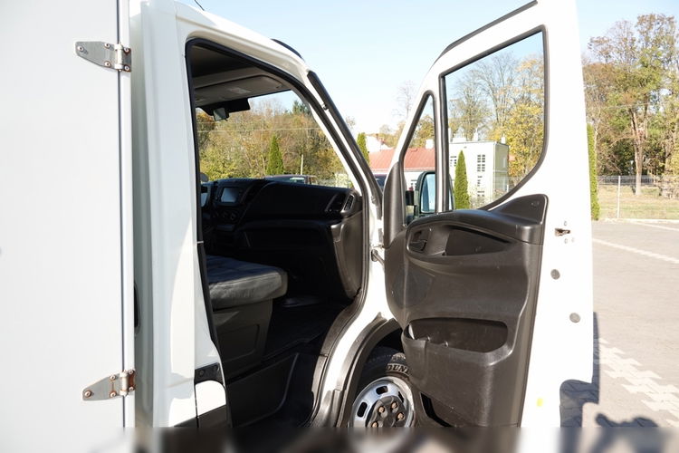 Iveco DAILY 35-140 / WYWROTKA / + HDS / 2017 ROK / MANUAL / 3 OSOBOWY / SPROWADZONY / PO KONTRAKCIE SERWISOWYM zdjęcie 54