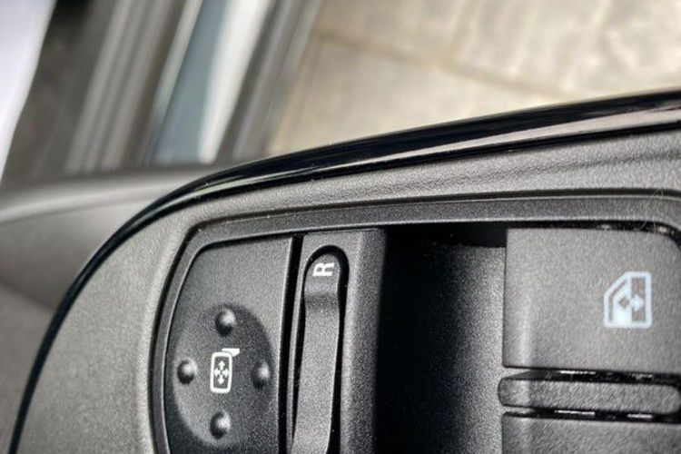 Corsa Opel Corsa 1.4 Niski oryginalny przebieg :) zdjęcie 18