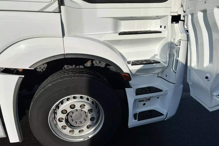 Mercedes ACTROS MP4 zdjęcie 22