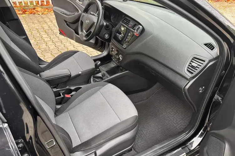 Hyundai i20 zdjęcie 9