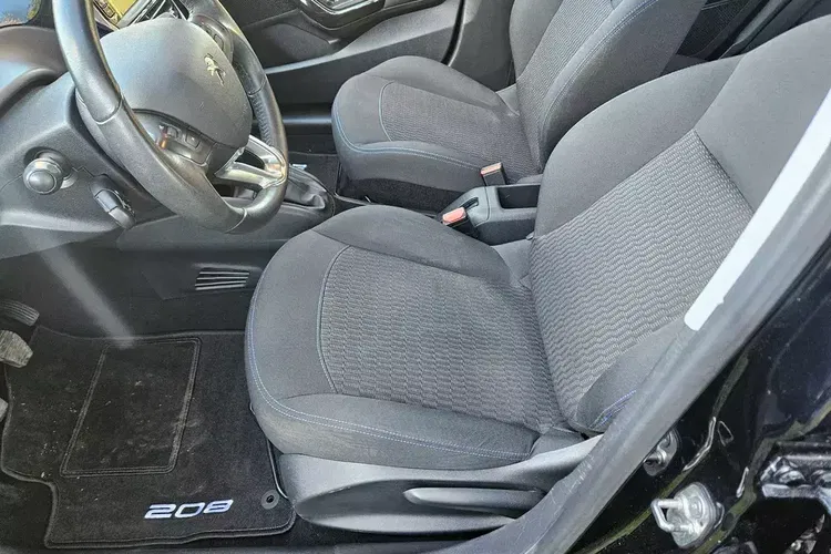 Peugeot 208 zdjęcie 10