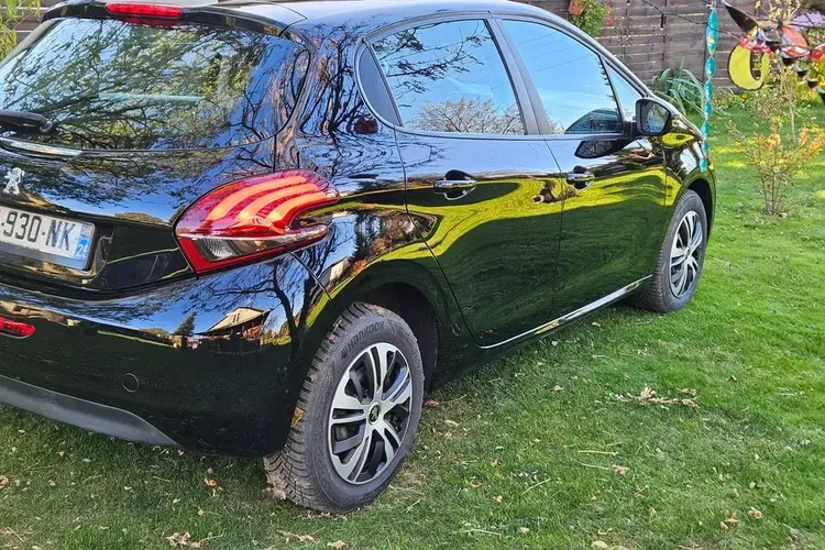 Peugeot 208 zdjęcie 29