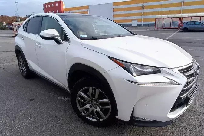 Lexus NX zdjęcie 9