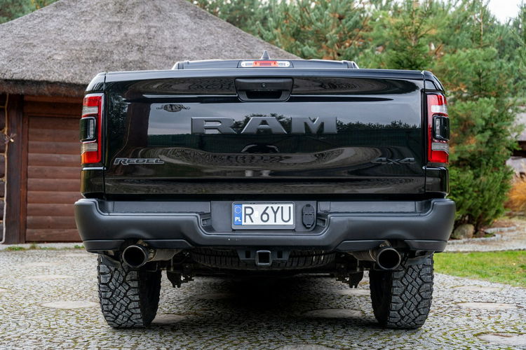 Dodge RAM 5.7L HEMI Crew Cab Rebel zdjęcie 17