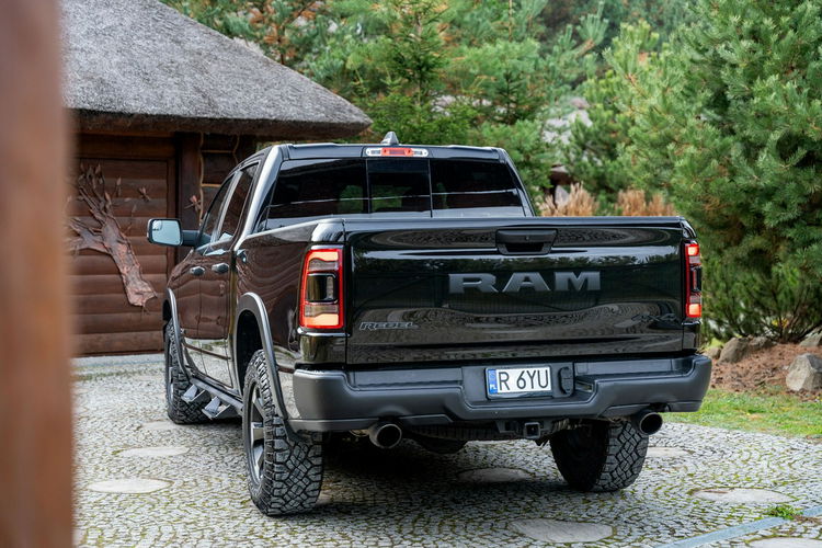 Dodge RAM 5.7L HEMI Crew Cab Rebel zdjęcie 25