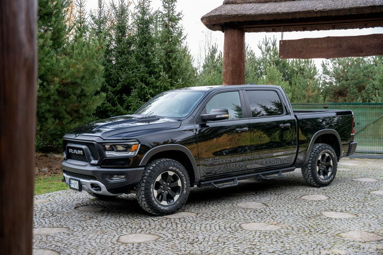 Dodge RAM 5.7L HEMI Crew Cab Rebel zdjęcie 3