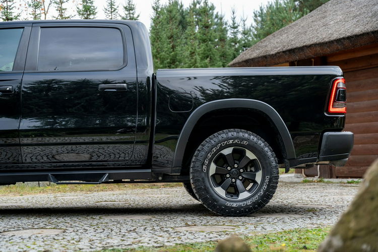 Dodge RAM 5.7L HEMI Crew Cab Rebel zdjęcie 37