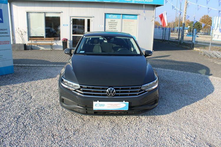 Volkswagen Passat ESSENCE App-Connect LED F-vat Salon Polska Gwarancja zdjęcie 1