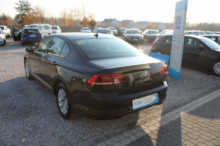 Volkswagen Passat ESSENCE App-Connect LED F-vat Salon Polska Gwarancja zdjęcie 6