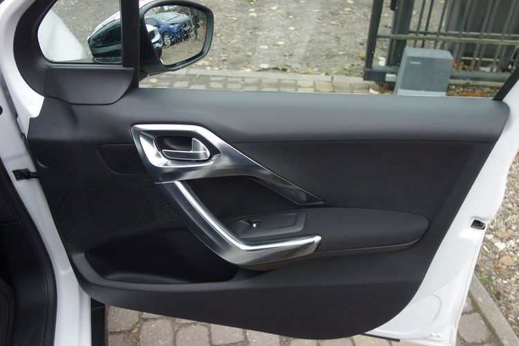 Peugeot 2008 1.6 VTi 120KM Navi Klimatronic Książka Serwisowa Hak Biała PERŁA zdjęcie 15