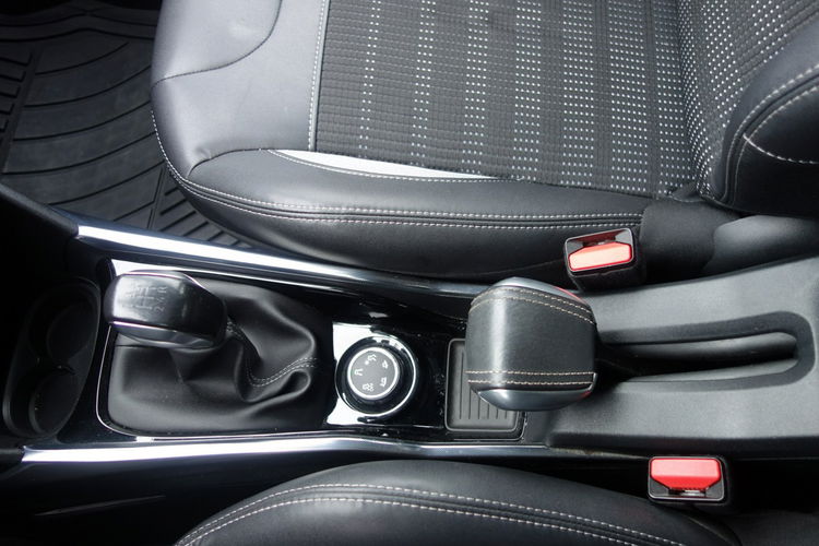 Peugeot 2008 1.6 VTi 120KM Navi Klimatronic Książka Serwisowa Hak Biała PERŁA zdjęcie 18