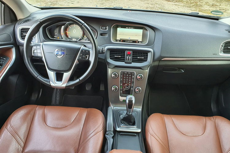 Volvo V40 2.0 D2 170KM # Momentum # BiXenon # Skóra # Navi # Serwis do Końca zdjęcie 5