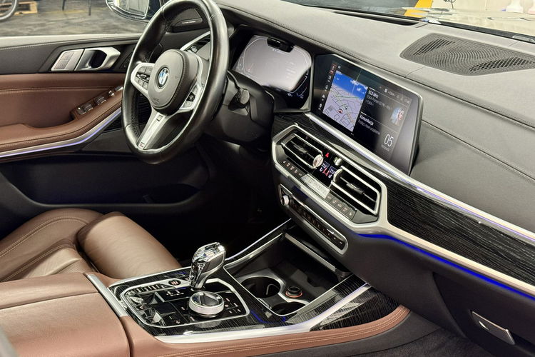 BMW X7 M50i MPakiet Lasery Hak Kamery 360 Head Up Harman Tempomat ACC Relingi zdjęcie 32