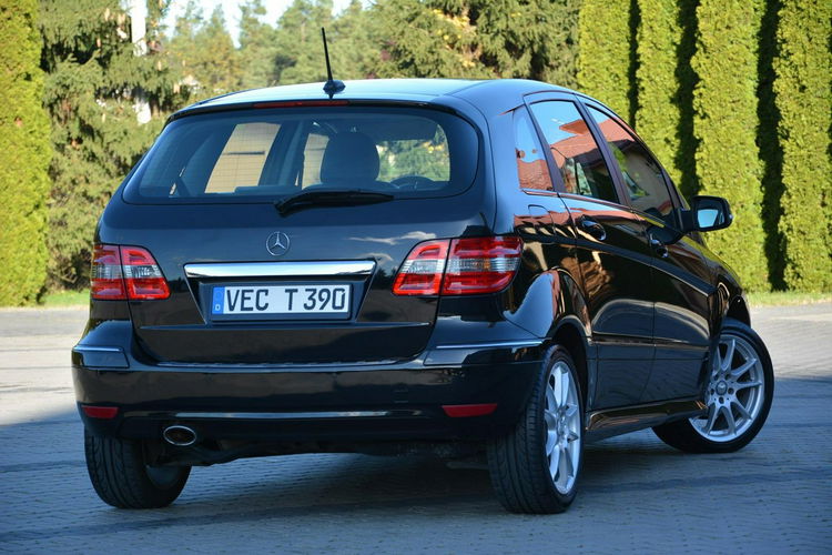 Mercedes B 180 Avantgarde Navi Skóry 2xPark Grzane fotele Alu 17 zdjęcie 13