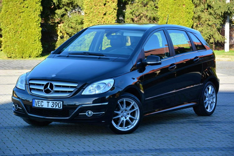 Mercedes B 180 Avantgarde Navi Skóry 2xPark Grzane fotele Alu 17 zdjęcie 2