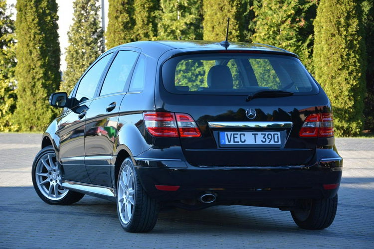 Mercedes B 180 Avantgarde Navi Skóry 2xPark Grzane fotele Alu 17 zdjęcie 5