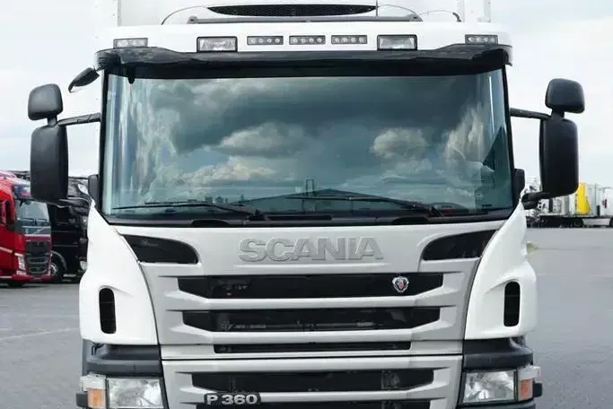 Scania / P 360 / EURO 6 / CHŁODNIA + WINDA / 23 PALETY / OŚ SKRĘTNA zdjęcie 14