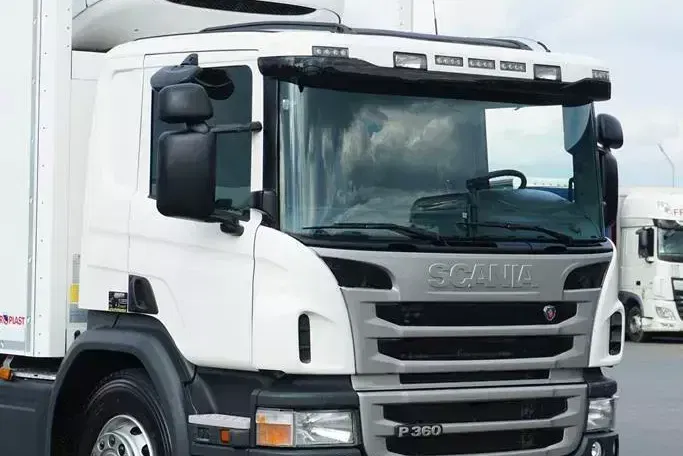 Scania / P 360 / EURO 6 / CHŁODNIA + WINDA / 23 PALETY / OŚ SKRĘTNA zdjęcie 28