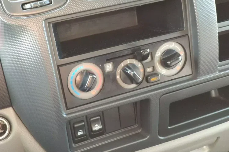 Nissan Cabstar zdjęcie 25