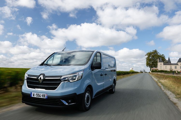 RENAULT Trafic Kombi 2.0 Blue dCi L2 Equilibre zdjęcie 1