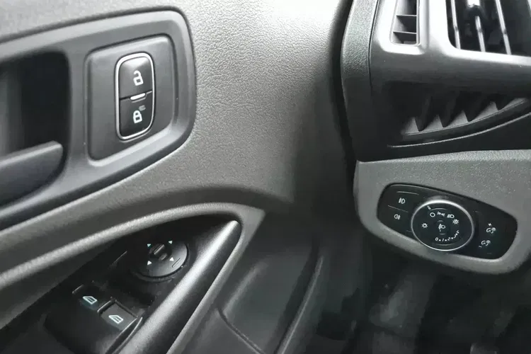 Ford Transit Connect L2H1 39999zł NETTO 1,  5TdCi/120KM zdjęcie 13