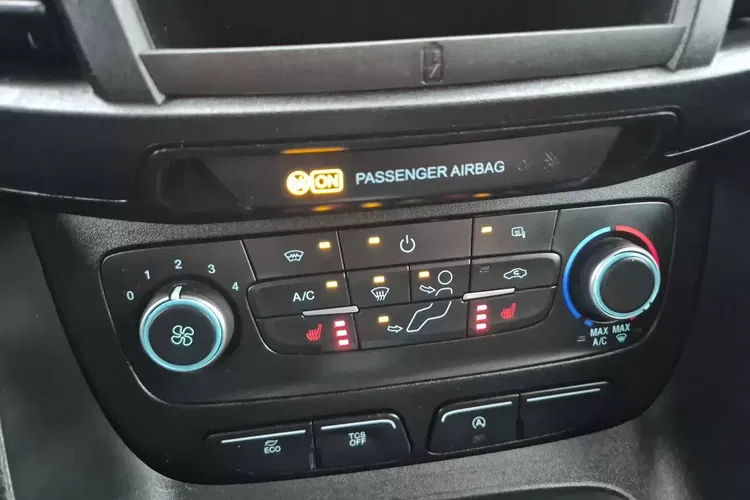 Ford Transit Connect L2H1 39999zł NETTO 1,  5TdCi/120KM zdjęcie 20