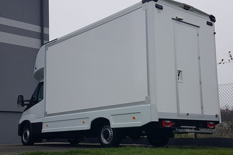 Iveco Daily KONTENER NISKOPODŁOGOWY 4.43x2.23x2.42 SKLEP FOODTRUCK KAMPER KLIMA zdjęcie 28