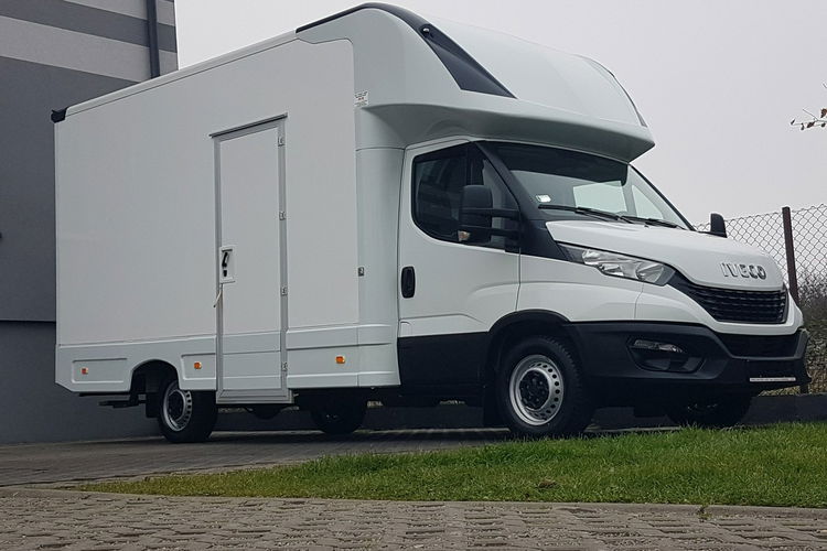 Iveco Daily KONTENER NISKOPODŁOGOWY 4.43x2.23x2.42 SKLEP FOODTRUCK KAMPER KLIMA zdjęcie 31